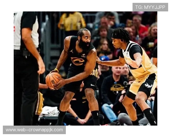 哈登通过挡拆助攻提升进攻节奏，明显优于欧文时代球队组织效率