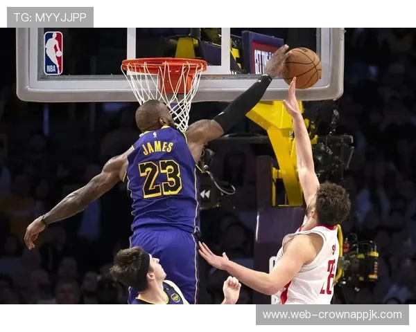 格林挡拆制造错位提升防守效率 拉开球队防守端空间